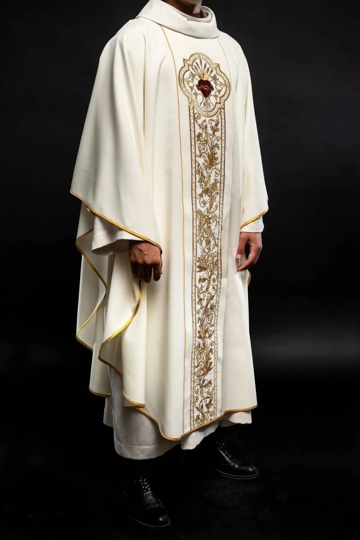 Ecru chasuble embroidered with the Sacred Heart and PAX – front view