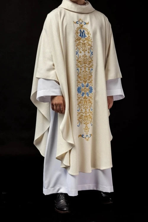 Ecru Chasuble with beaded decoration on glossy fabric — fabric detail