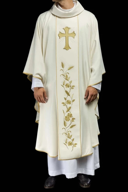 Ecru Chasuble with cross and wheat embroidery — decoration detail