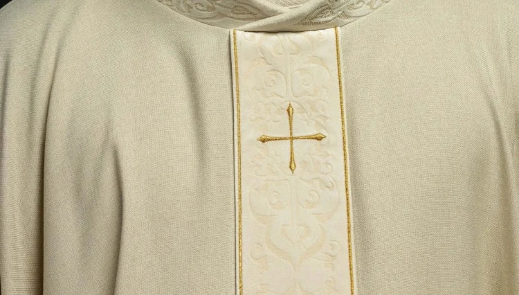 Ecru Chasuble with embroidered band and cross-decorated collar — decoration detail