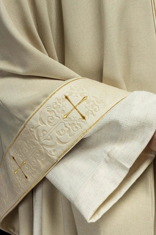 Ecru Chasuble with embroidered band and cross-decorated collar — close-up detail