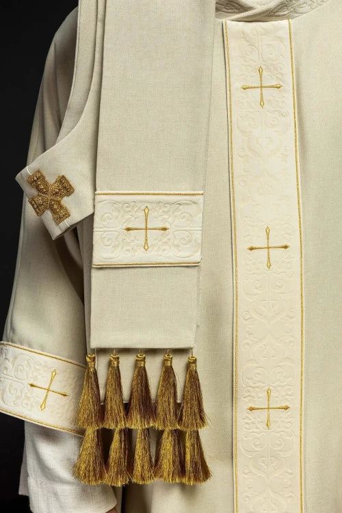 Ecru Chasuble with embroidered band and cross-decorated collar — collar detail