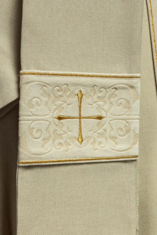 Ecru Chasuble with embroidered band and cross-decorated collar — fabric detail