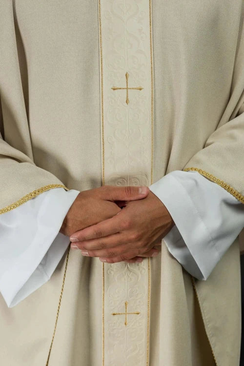 Ecru Chasuble with embroidered band with cross motif — decoration detail