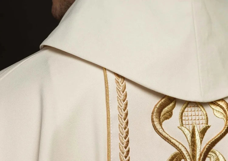 Ecru Chasuble with embroidered band with cross motif – Variant II — close-up detail