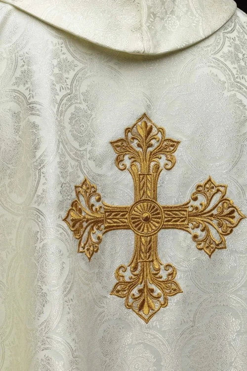 Ecru Chasuble with embroidered cross on jacquard fabric — collar detail
