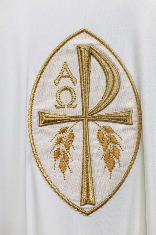 Ecru Chasuble with embroidered cross on Sacrolite knit fabric — decoration detail