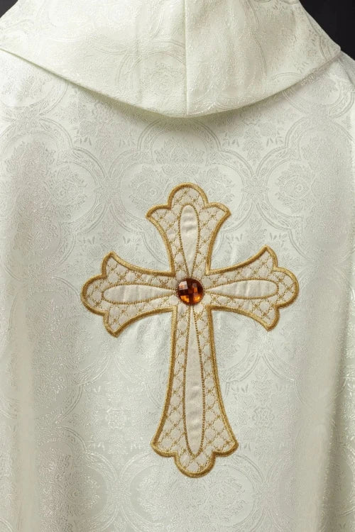 Ecru Chasuble with embroidered cross – Variant II — close-up detail