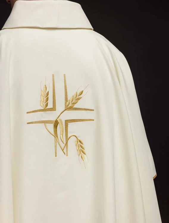 Ecru Chasuble with embroidered cross – Variant III — close-up detail