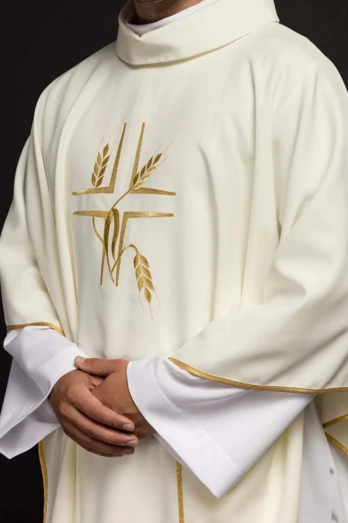 Ecru Chasuble with embroidered cross – Variant III — fabric detail