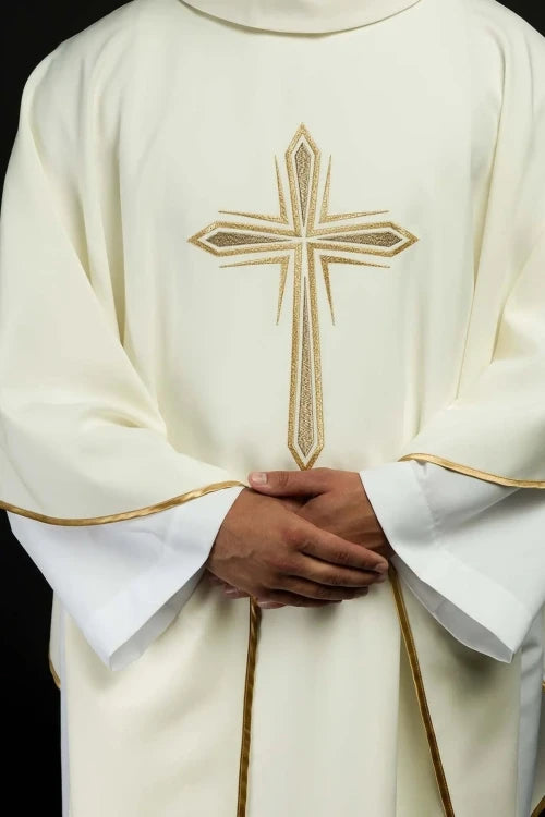 Ecru Chasuble with embroidered cross – Variant IV — decoration detail