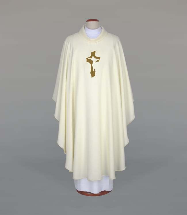 Ecru Chasuble with embroidered decoration – Variant VII — front view