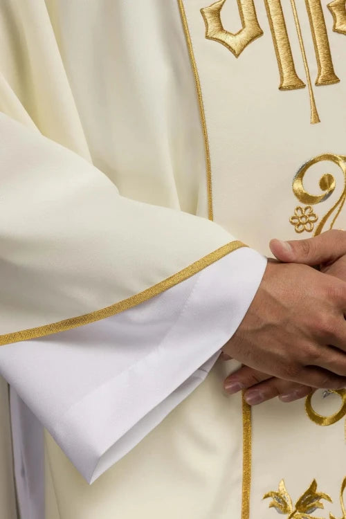Ecru Chasuble with embroidered IHS monogram – Variant II — close-up detail