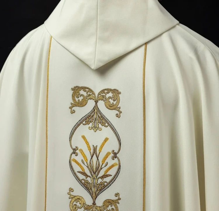 Ecru Chasuble with embroidered IHS monogram – Variant IV — close-up detail