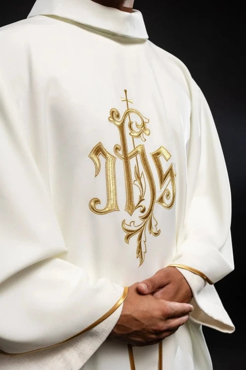 Ecru Chasuble with embroidered IHS monogram – Variant VI — decoration detail