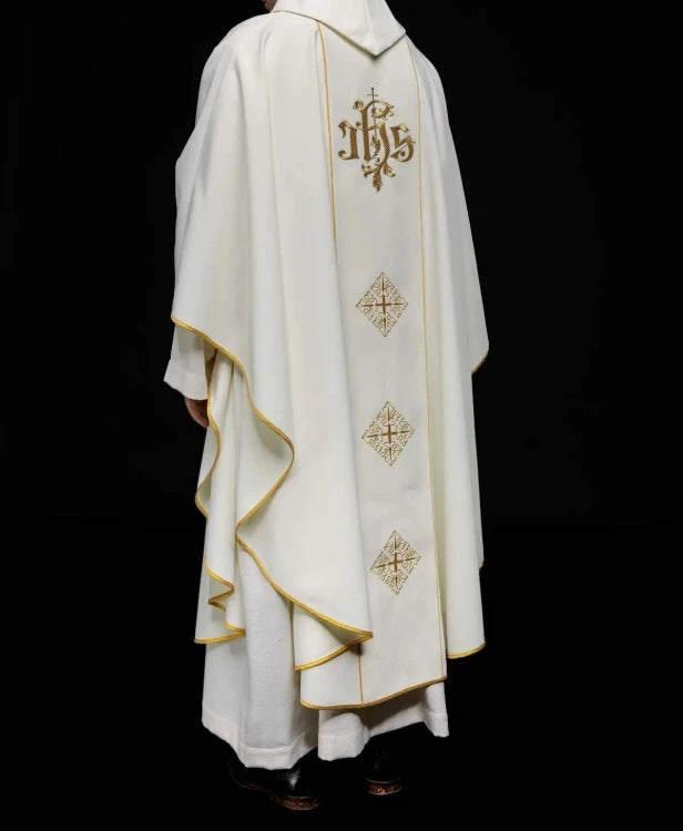Ecru Chasuble with embroidered image of the Divine Mercy – Variant English — vestment detail