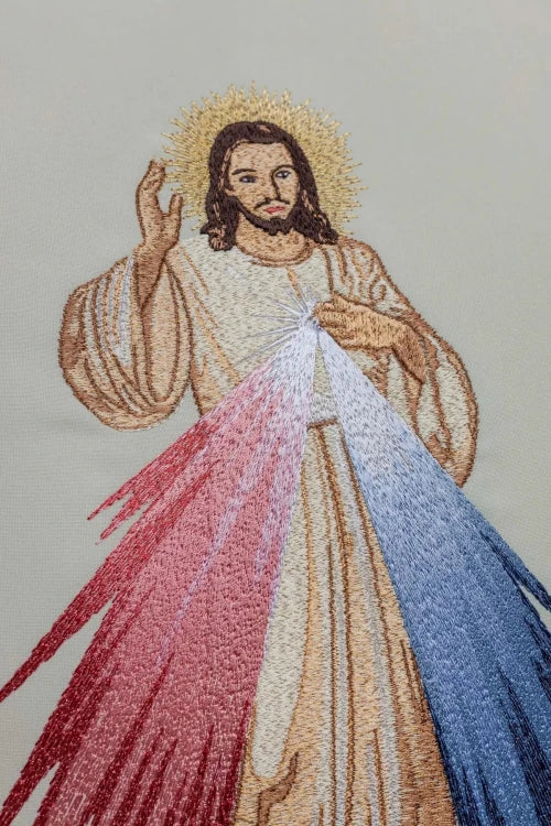 Ecru Chasuble with embroidered image of the Divine Mercy – Variant Italian — close-up detail