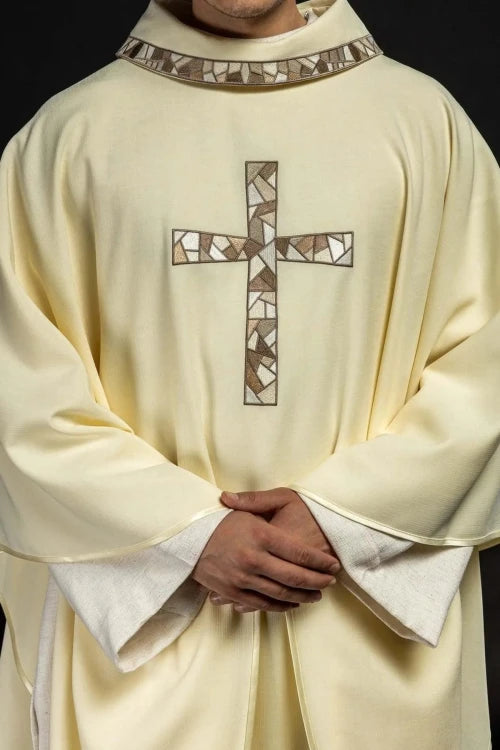Ecru Chasuble with embroidered mosaic cross — fabric detail
