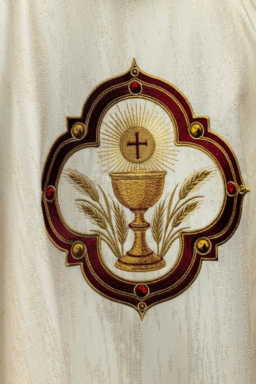 Ecru Chasuble with embroidered Sacred Heart and Eucharistic chalice — fabric detail