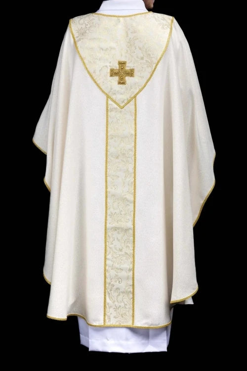 Ecru Chasuble with gold cross and jacquard fabric — fabric detail