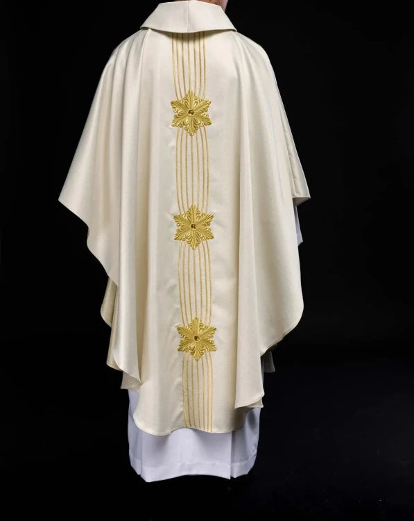 Ecru Chasuble with hand-applied Marian decoration with natural stones — fabric detail