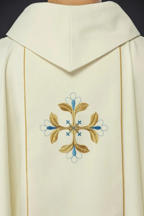 Ecru Chasuble with image of the Immaculate Heart of Mary — close-up detail
