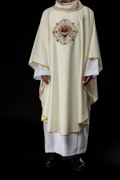 Ecru Chasuble with image of the Immaculate Heart of Mary – Variant II — close-up detail