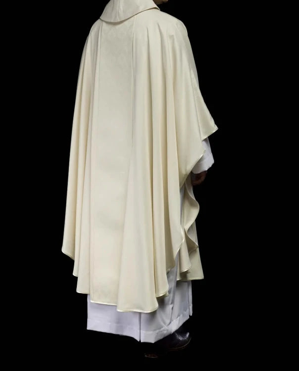 Ecru Chasuble with jacquard band with cross pattern — collar detail
