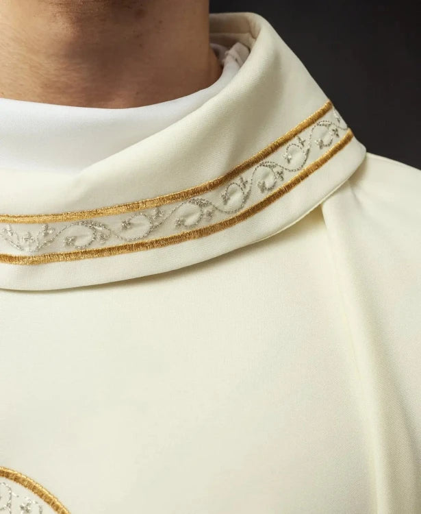 Ecru Chasuble with Marian embroidery – Variant III — close-up detail