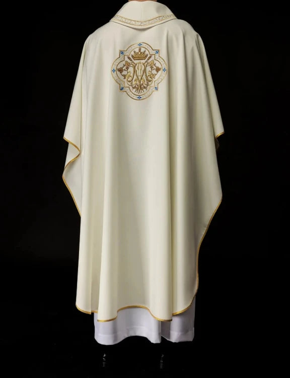 Ecru Chasuble with Marian embroidery – Variant III — fabric detail