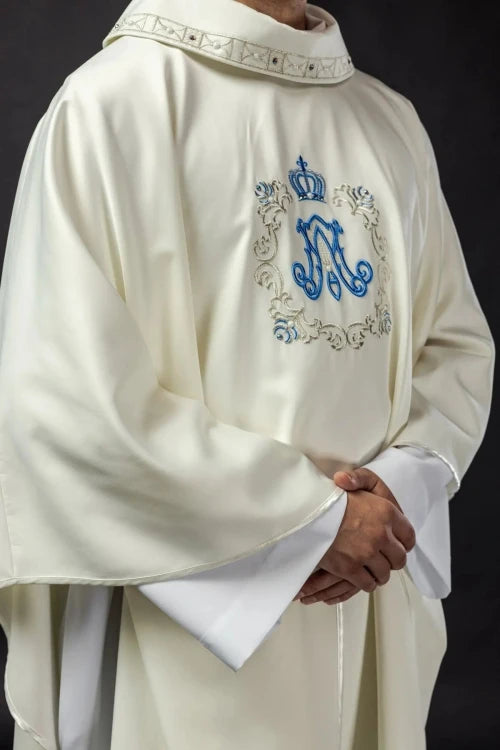 Ecru Chasuble with Marian embroidery – Variant V — close-up detail