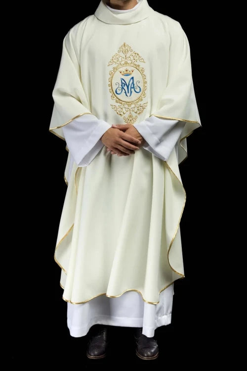 Ecru Chasuble with Marian motif and gold embroidery — fabric detail