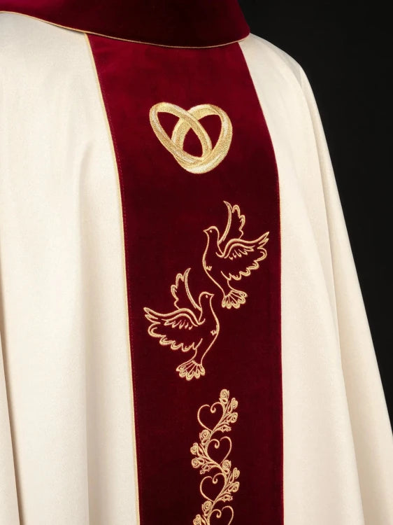 Ecru Chasuble with red velvet band for wedding liturgies — decoration detail