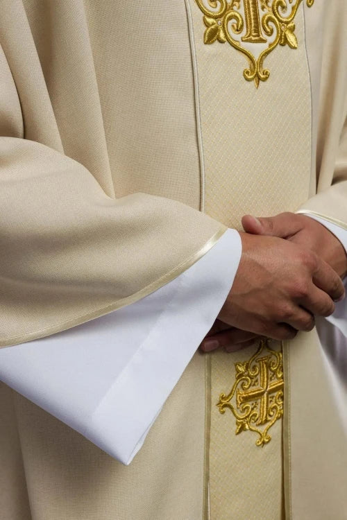 Ecru Chasuble with velvet band with embroidered crosses — decoration detail