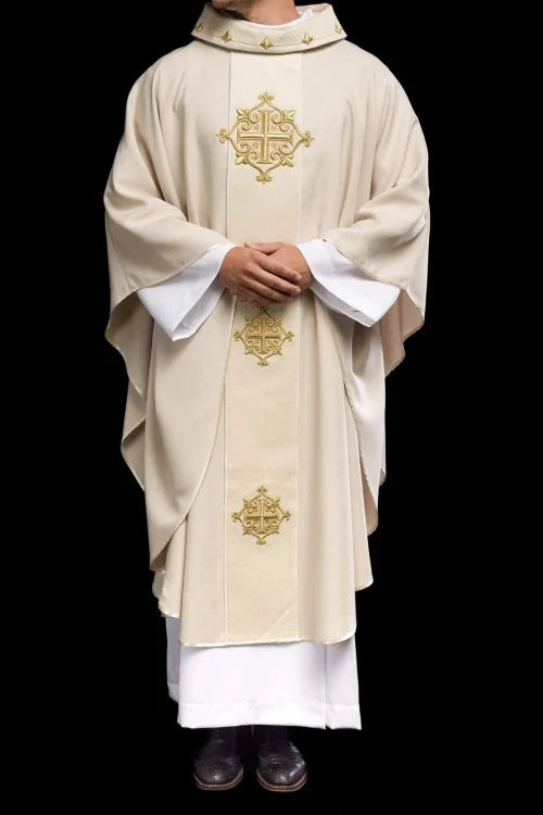 Ecru Chasuble with velvet band with embroidered crosses — collar detail
