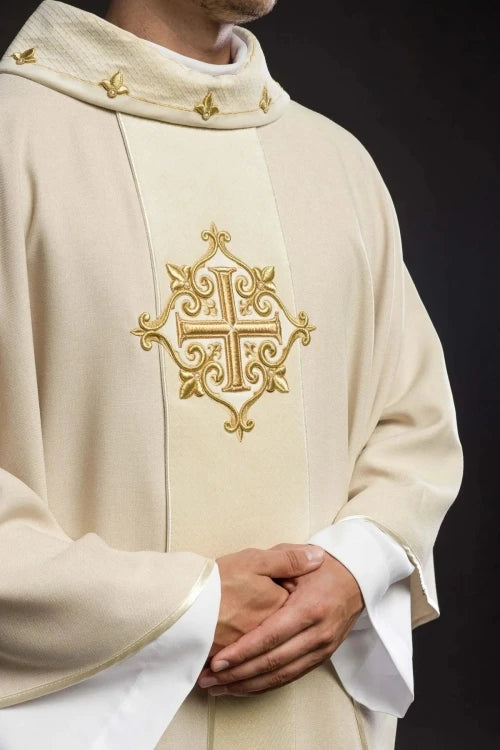 Ecru Chasuble with velvet band with embroidered crosses – Variant II — decoration detail
