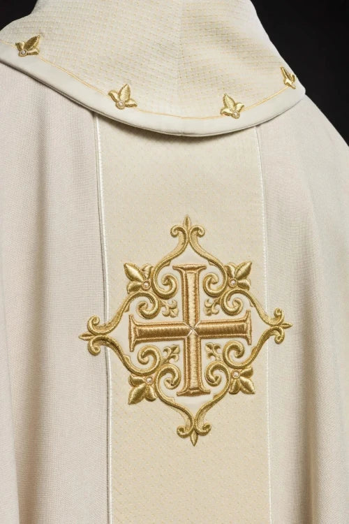 Ecru Chasuble with velvet band with embroidered crosses – Variant II — collar detail