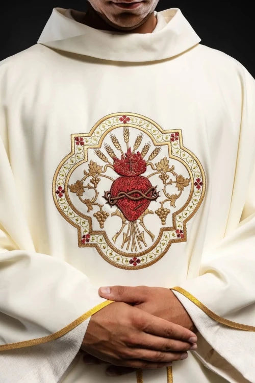 Ecru Chasuble with embroidered Sacred Heart and Eucharistic chalice — decoration detail