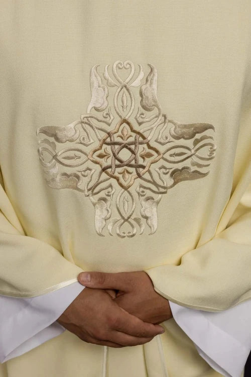 Ecru Chasuble with embroidered cross – Variant II — decoration detail