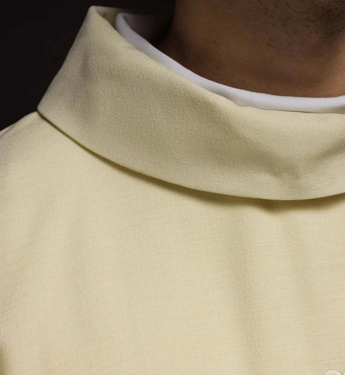 Ecru Chasuble with embroidered cross – Variant II — close-up detail