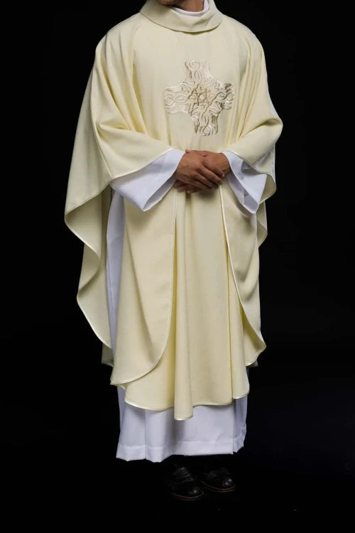 Ecru Chasuble with embroidered cross – Variant II — fabric detail