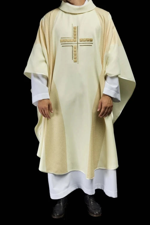 Ecru Chasuble with embroidered cross – Variant III — decoration detail