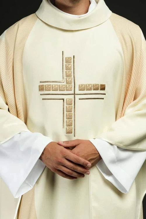 Ecru Chasuble with embroidered cross – Variant III — fabric detail