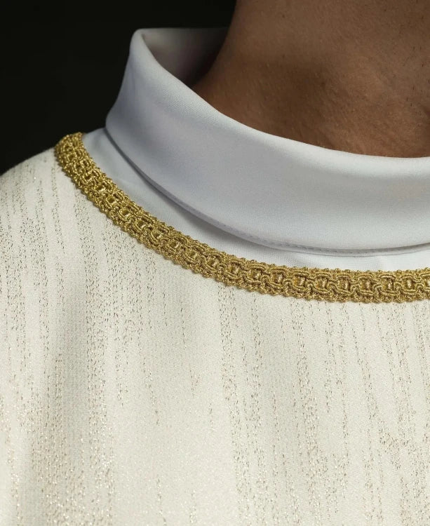Ecru Chasuble with embroidered cross – Variant VII — close-up detail