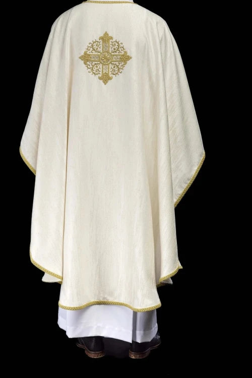 Ecru Chasuble with embroidered cross – Variant VII — collar detail