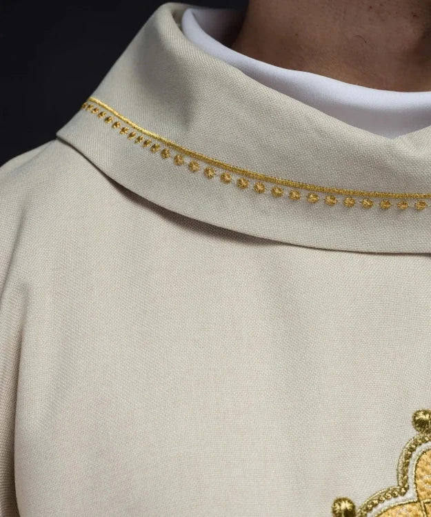 Ecru Chasuble with embroidered cross – Variant VIII — decoration detail