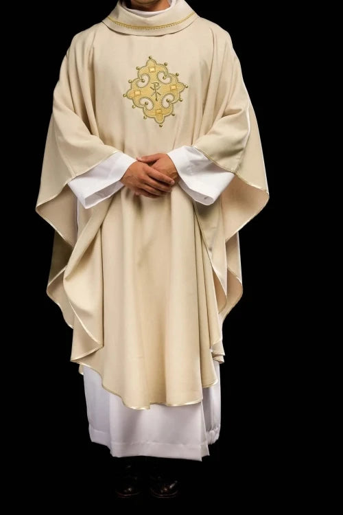 Ecru Chasuble with embroidered cross – Variant VIII — collar detail