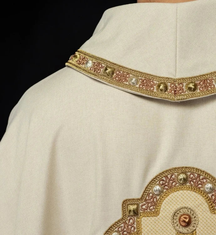 Ecru Chasuble with embroidered cross – Variant IX — close-up detail