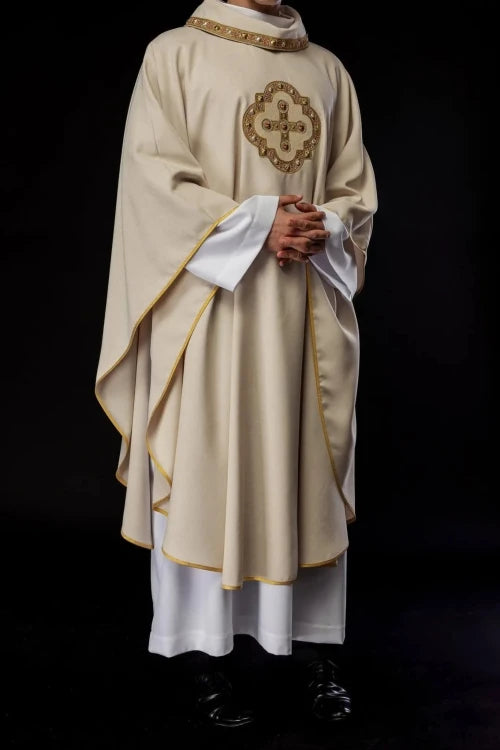 Ecru Chasuble with embroidered cross – Variant IX — fabric detail