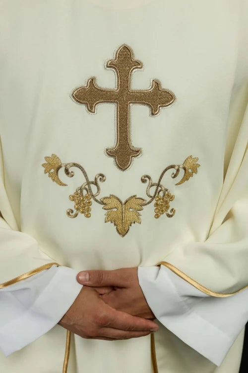 Ecru Chasuble with embroidered cross and wide collar — decoration detail